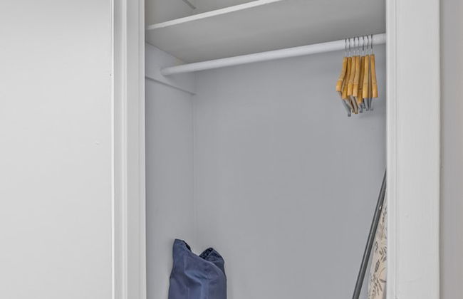 881 Furnished Apartments - Foto 33