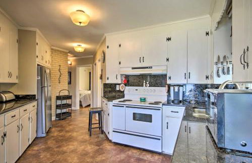 Quiet Lakefront Retreat with Boat Ramp and 2 Docks - Foto 10