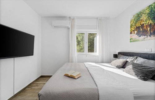 Seaview Villa Stanka with Pool and attached Jacuzzi - Photo 21