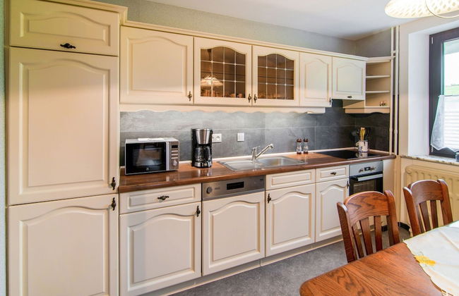 Holiday Home in Bullingen With Garden - Photo 13