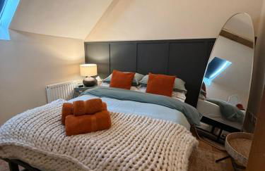 The Mews - Worcester City - House - Gated - Self Check In - Free WIFI - 2 Doubles - TVs in bedrooms - Sleeps 6 - Free Nearby Parking - Foto 1