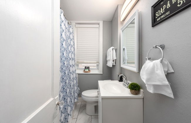 Central Garden Getaways Corp Rentals by NamaStay - Photo 35