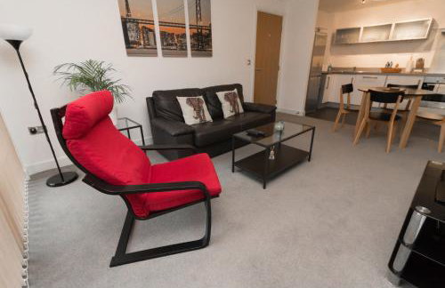 iSTAY APARTMENTS at VIZION - Fully Equipped Modern Serviced Apartments with Balconies, Superfast Broadband, Free Allocated Parking Space, 24h Security, Rooftop Gardens, Located in Central MK - Photo 49
