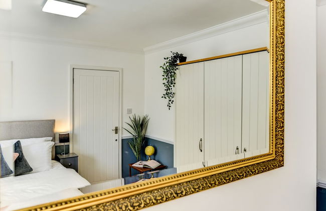 Beautiful 4 Bed House, 3 Minutes to Sea, Sleeps 8 - Foto 9