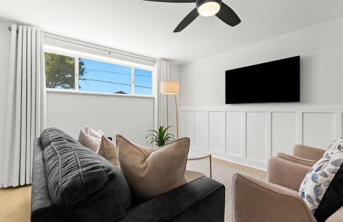 Bright & Spacious Flat Near the Heart of Royal Oak - Photo 24