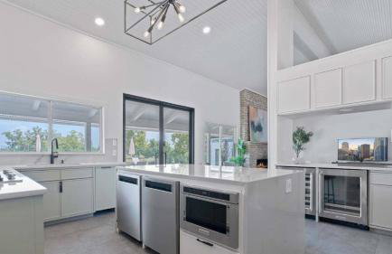 Luxurious Modern Retreat with Private Pool & Patio - Foto 16