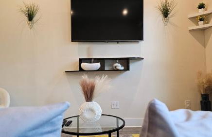 Stylish 3BR Home in CLT, Close to Downtown, Airport, WFH & Parking & Family Friendly & Business Ready - Foto 69