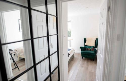 Dorset Stylish Apartment - Photo 17