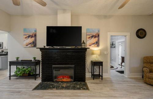 Promise Land Manor Historic home lake access, near parks and venues - Foto 8