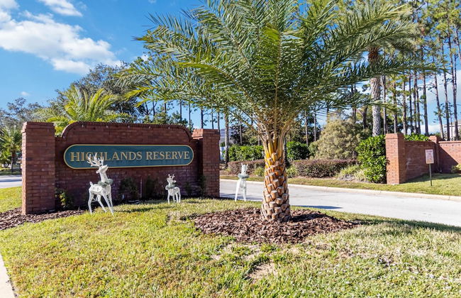 Amazing Vacation Home With Private Pool at Highland Reserve! - Photo 39