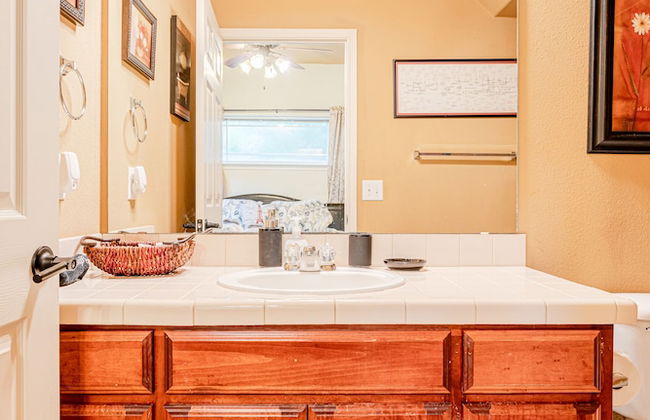 Quiet 2 Story Walkable to East Side Eateries - Foto 13