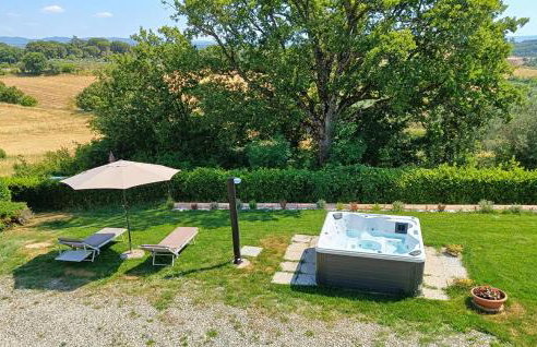 Stunning Apartment In Monteriggioni With Wifi - Photo 3