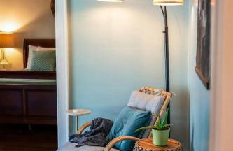 Quaint Cottage in heart of LYH - POOL with HOT TUB! - Foto 14