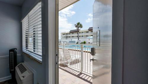 Coastal Waters 107 - A Studio Poolside Retreat - Foto 5