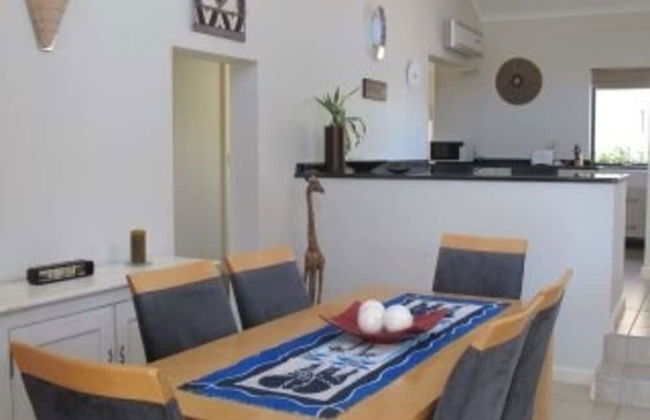 Stunning Cape Peninsula Holiday Villa With Pool - Photo 7