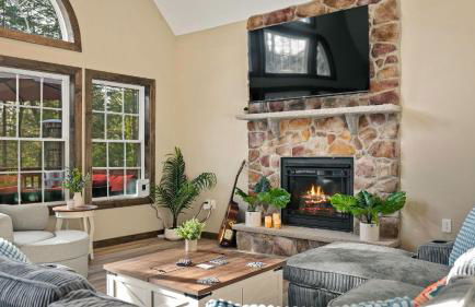 Lakeview Sunset Heaven by Avantstay Waterfront Home Hot Tub, Game Room + Discounted Ski Tickets - Foto 18