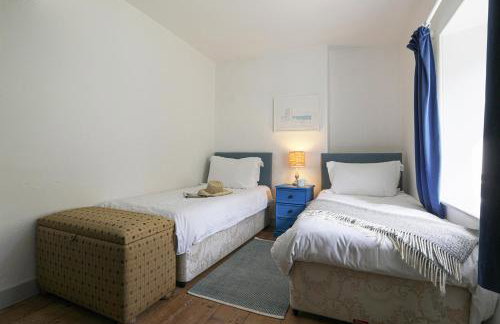 Coastguard Cottage - set in an elevated position with fabulous views overlooking Portloe - Photo 16