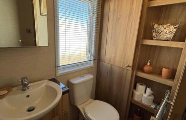 L60, Two bedroom caravan - California Cliffs, Parkdean Resort, Scratby - Sleeps 6, bed linen, towels plus Wi-Fi included - Sorry no pets - Foto 17