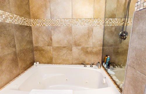 Snowbird-friendly home with private pool, spa, grill, enclosed backyard, WD, AC - Foto 18