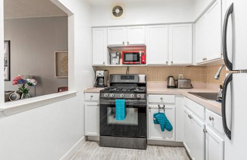 Stunning 3 Bed Fully Furnished Apt - Foto 19