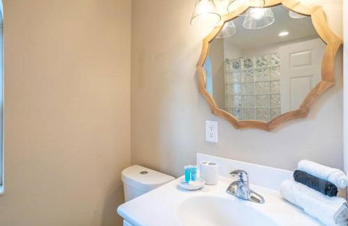 Paradise with a pool, pier and private beach area - Foto 24