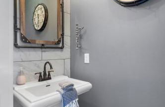 Downtown Urban Loft above Restaurants #8 - Photo 25