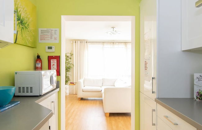 Sunny Modern Nr Beach Village w Parking - Photo 10