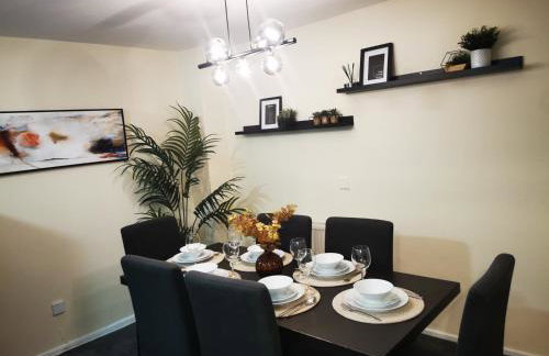 House - Sleeps up to 10 & Free Parking - Foto 1