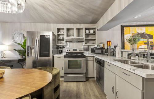 Modern Dallas 2BR Patio, Pool & Secure Parking - Foto 10