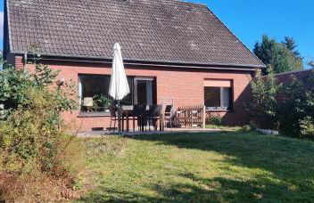 Ferienhaus mit Kamin nahe beheiztem am Waldschwimmbad - Foto 1