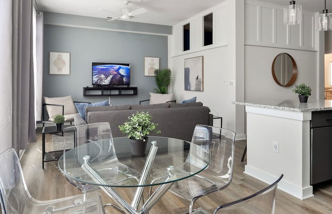 Spacious 2BD With Private Balcony and Free Parking - Foto 4