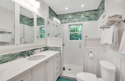 Gorgeous Renovated 1937 Plantation Style Beach House 50 Steps To The Center Of The Beach 5 Bedroom Home by RedAwning - Foto 104