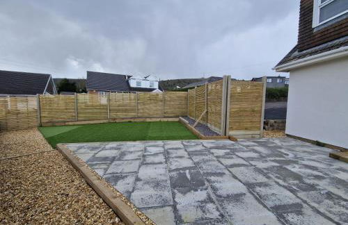 Modern Detached 3 bedroom home with off-road parking & bike store - Photo 19