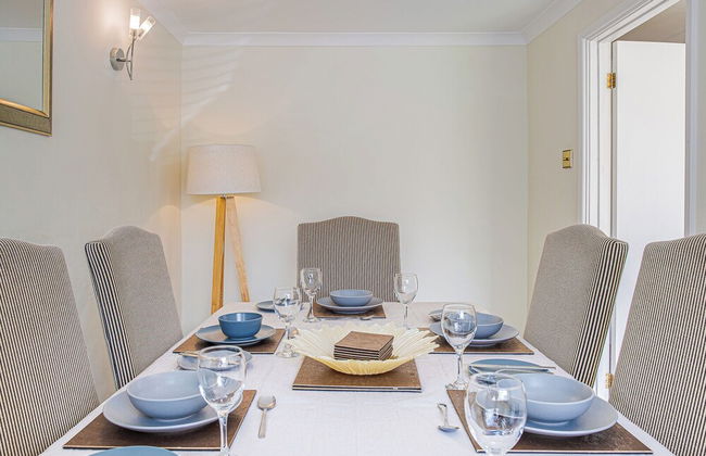 Central 2 Bed House w/ Garden and Free Parking! - Photo 67