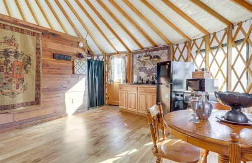 Glamping with Mountain Views! Newport Yurt Retreat! - Foto 9