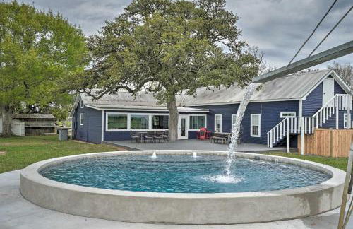 Fire Pit, Pickleball, Pool! Schulenburg Farmhouse - Foto 31