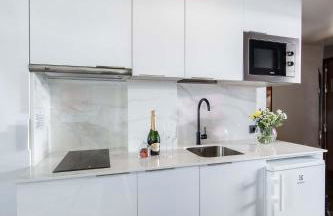 Apartosuites Jardines de Sabatini - Photo 6