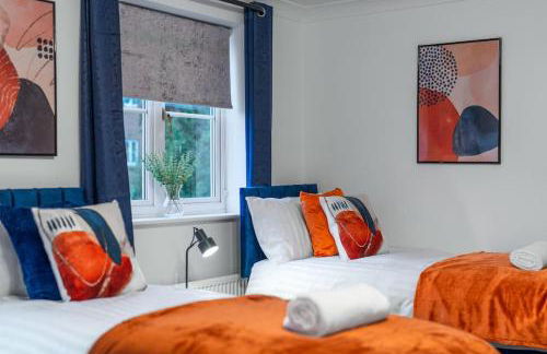 Luxury 5 Bed House - Free Parking - Perfect For Contractors & Families - Foto 11