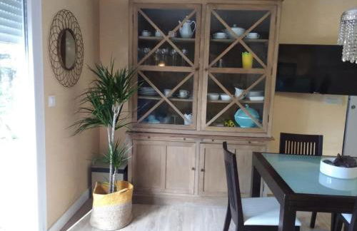 Charming House in Parada with Large Garden - Foto 1