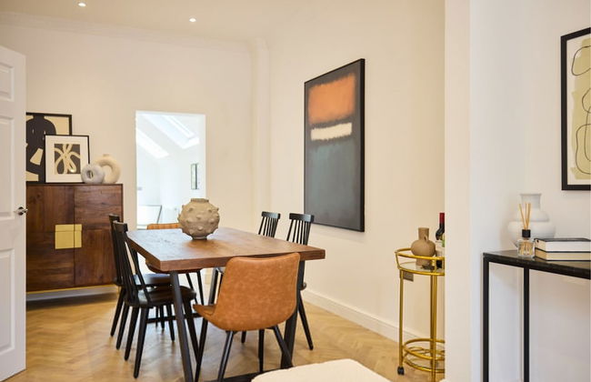 The Shepherd s Bush Wonder - Trendy 4bdr Home With Garden Terrace - Photo 3
