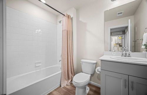 10 min to DIA, Walk to the Gaylord! - Foto 36