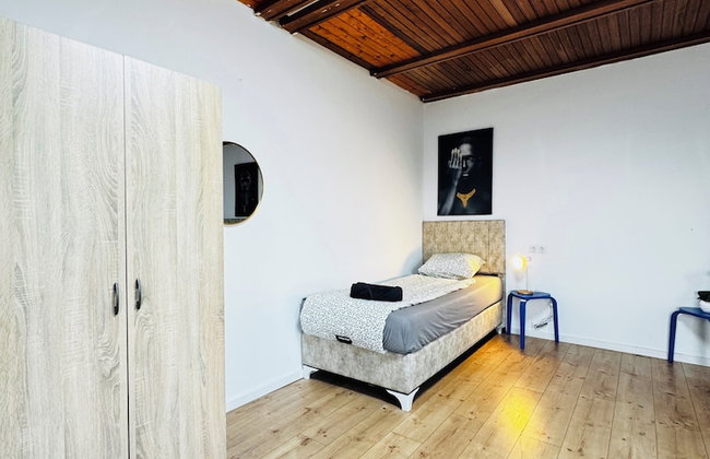 Cozy 3BR Apt with Garden Sleeps 10 - Foto 37