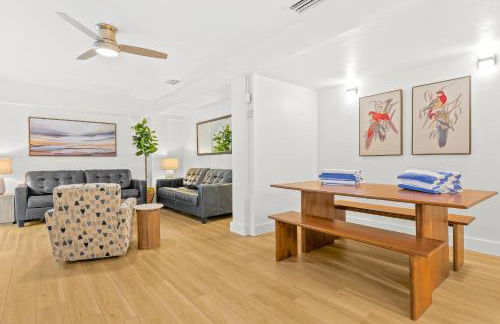 Newly remodeled 8-steps to sand path of Beach! - Foto 6