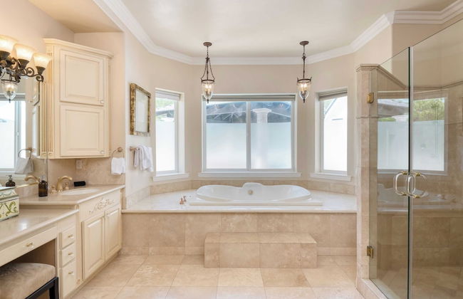 Grand Contento by Avantstay Extraordinary Estate w/ Pool & Movie Room - Photo 10