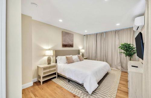 1 Story Family Home Half Mile to Beach with Patio , Grill, Office with Twin Beds, Peaceful Wooded Setting, Spacious Driveway, Garden Views, Walk to Shore, Perfect Cape Cod Getaway for Families - Foto 3