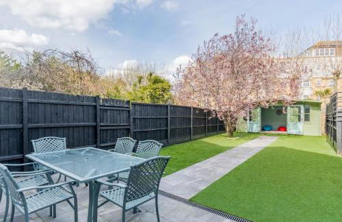 4-Bedroom Seafront House in Southend Sea Views - Pass the Keys - Foto 4