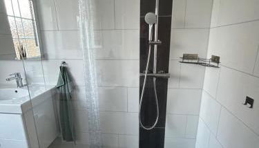 Quartier 21 - Foto 3, Shower