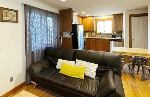 Fremont & Woodland Park Zoo Cozy Living - Photo 2