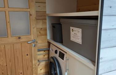 'Monktonmead Lodge' in secluded setting, with private indoor pool. - Photo 25