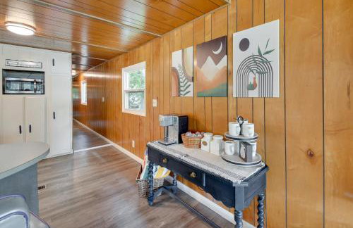 Waterfront Royal Home with Dock and Patio! - Foto 11